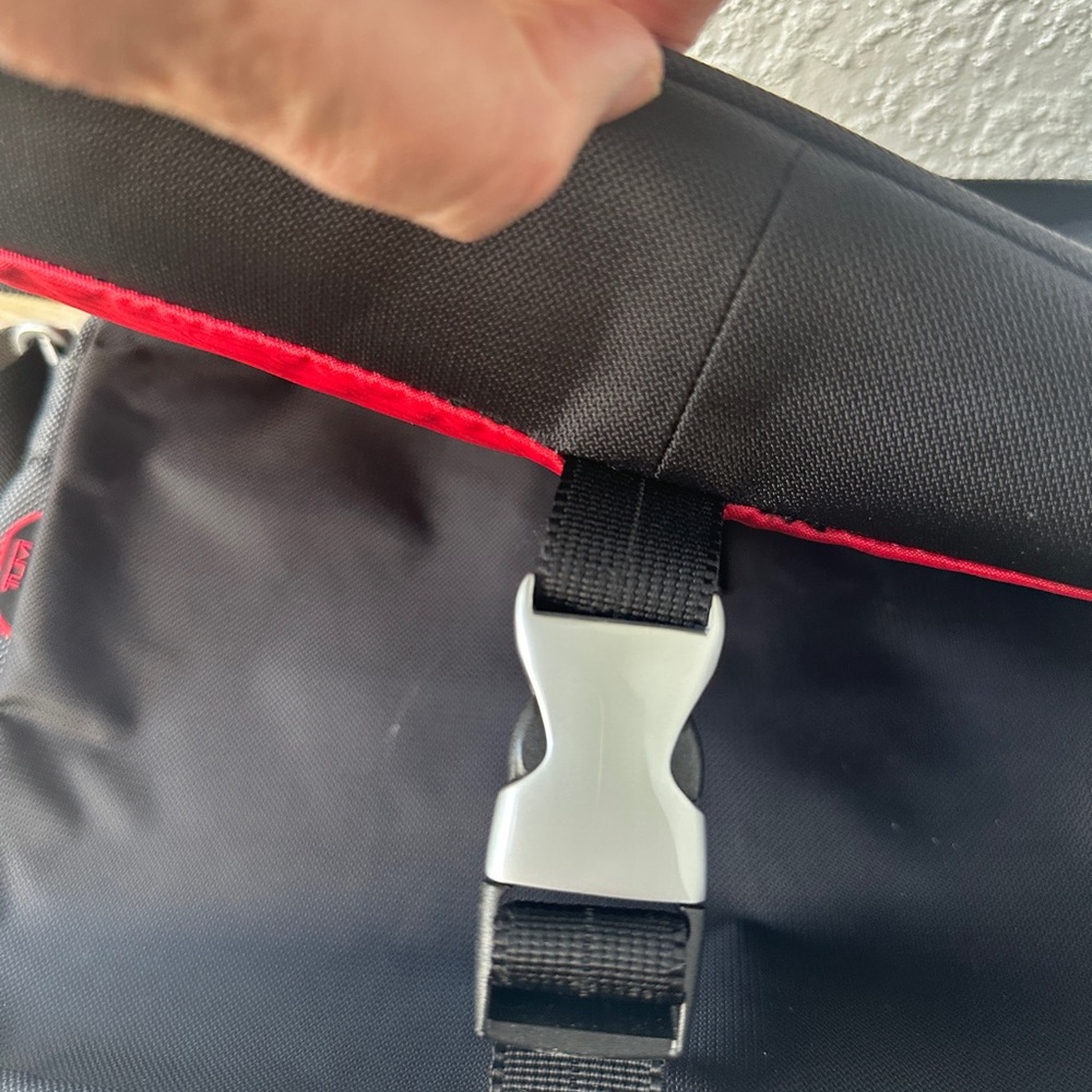 Tumi Black Messenger Bag Crossbody Laptop Work Travel Nylon - Picture 4 of 8